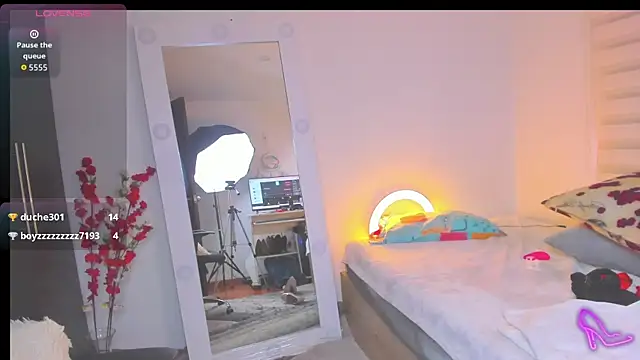 SharonVelvet 即時 XXX 聊天