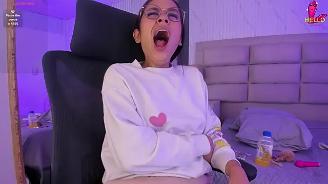 แชท XXX สดของ CarolineFyre