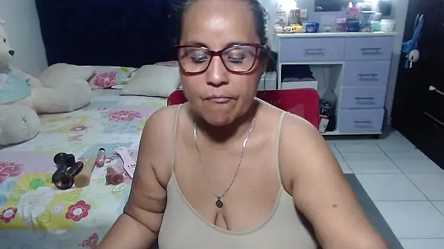 pervert_mommy_ élő XXX-chatje