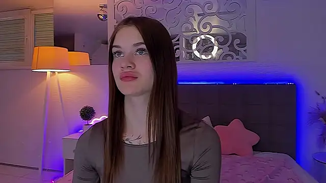 LuisaClover Adlı Modelin Canlı XXX Sohbeti