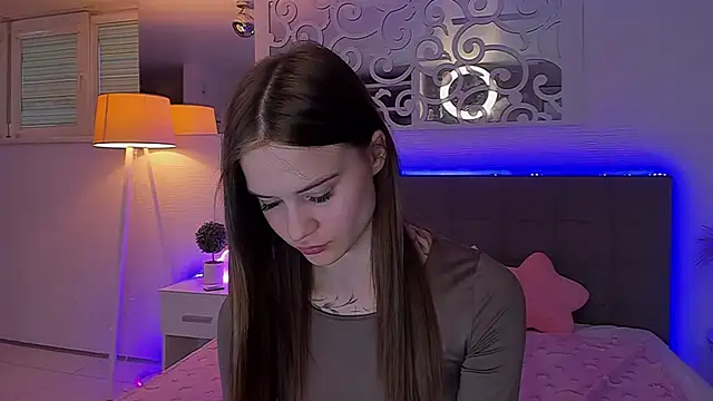 LuisaClover live XXX chat