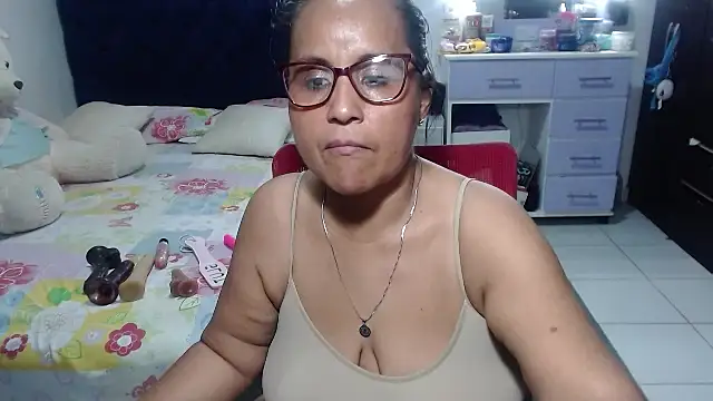 pervert_mommy_ élő XXX-chatje