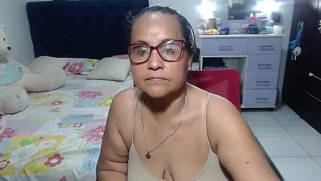 pervert_mommy_ élő XXX-chatje