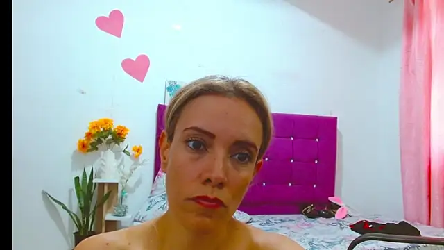 chantalsemenova1 即時 XXX 聊天