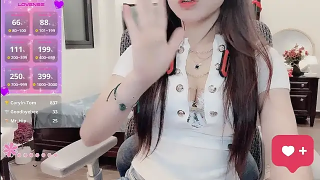 Caryln-Bun's Live XXX Chat