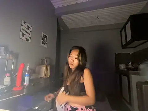 PinayLina18's Live XXX Chat