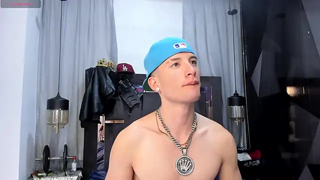 HunterHeat_ live XXX chat