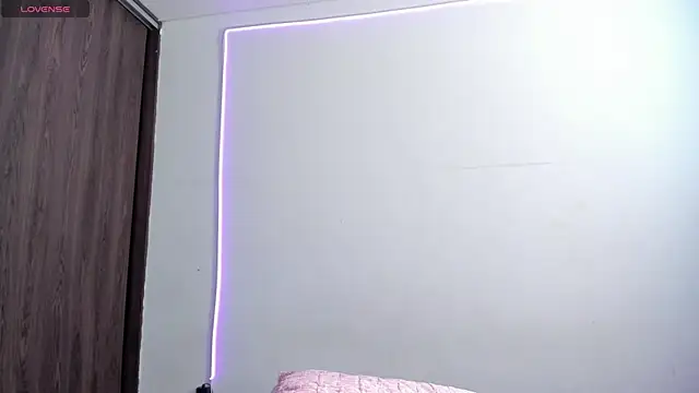 maazikeenx élő XXX-chatje