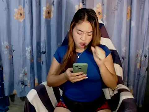 urlover_mae26 élő XXX-chatje