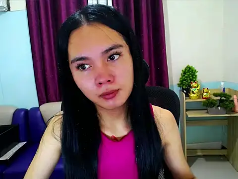 devine_goddess Adlı Modelin Web Kamerası Şovu