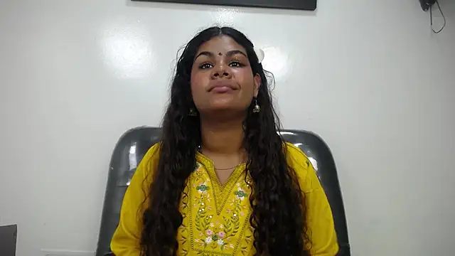 yaazhinii's Live XXX Chat