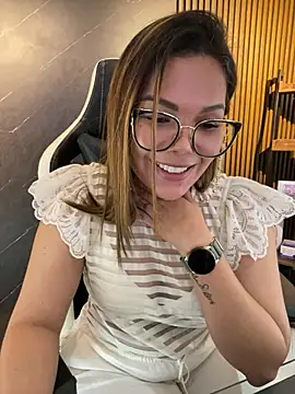 KellyBrooklyn_ élő XXX-chatje