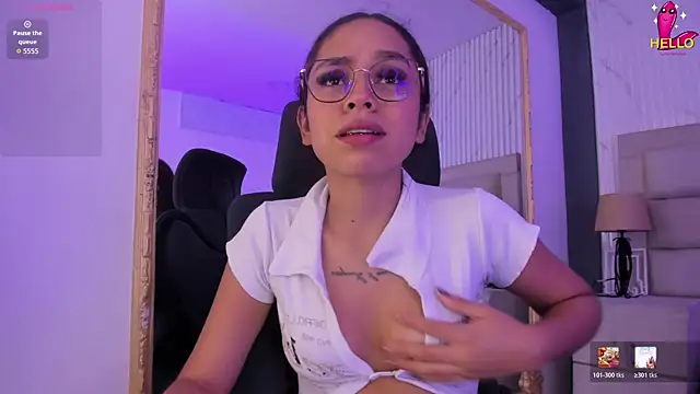 XXX chat uživo modela CarolineFyre