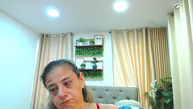 sasi_luna live XXX chat