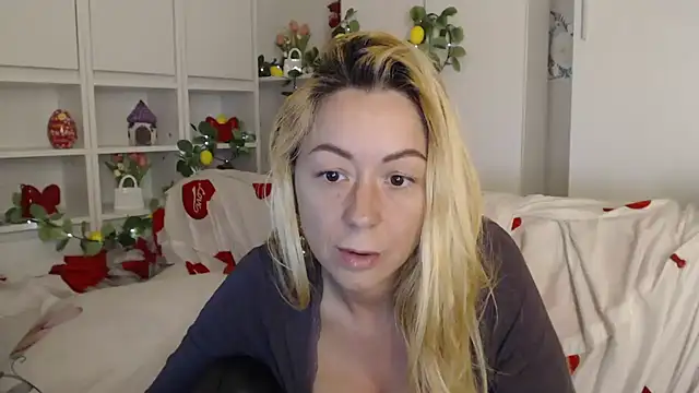 _karolynesyera_ élő XXX-chatje