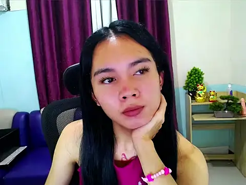 devine_goddess' Webcam Show