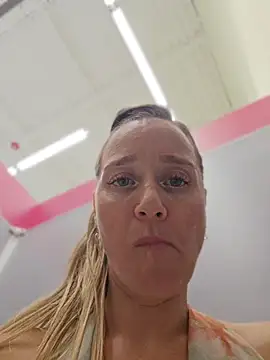 Skyellar Chat XXX live