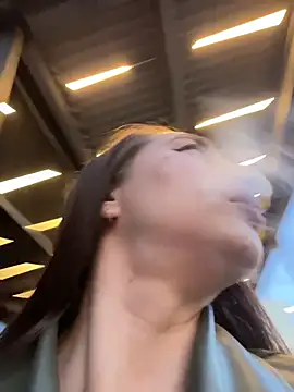 Holly_Play Adlı Modelin Canlı XXX Sohbeti