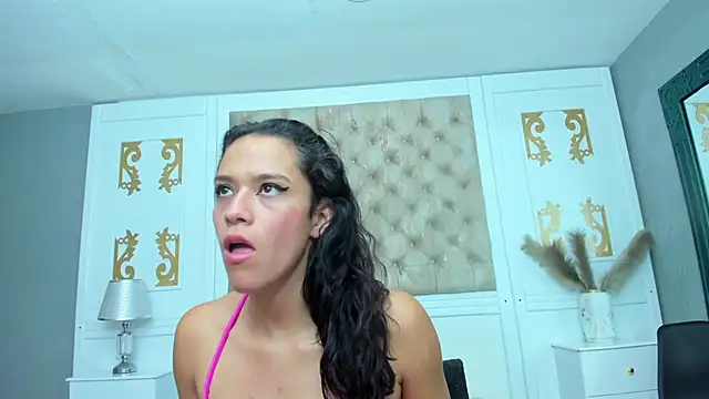 Chatroom XXX en direct de LunaWarner18