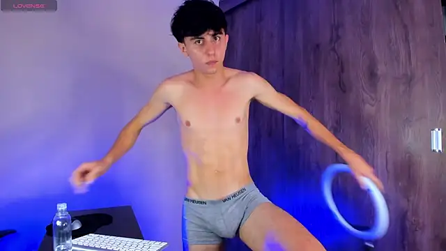 عرض كام Demian_cute18