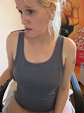 Tinny84 Live XXX-Chat