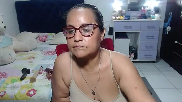 pervert_mommy_ élő XXX-chatje