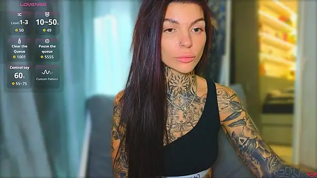 tattooedBabyy élő XXX-chatje