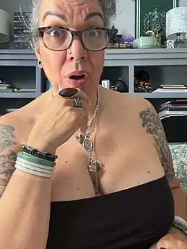 Chat +18 de dieseldame1313 ao vivo