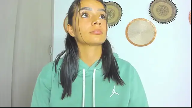 Chat +18 de KIMMY_MONTIELL ao vivo