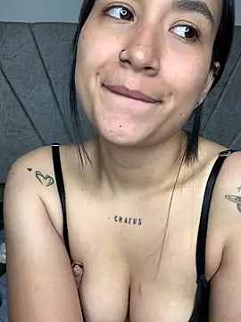 Val12777のライブXXXチャット