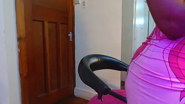 Moreish-06's Live XXX Chat