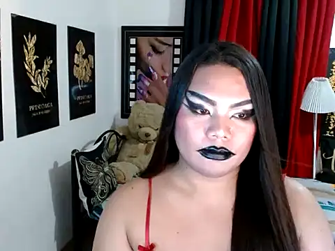 TSbrianaHugeCock 在線直播表演