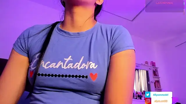 alysson_18 即時 XXX 聊天