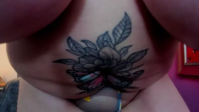 ScarletBigTitties' Live XXX Chat