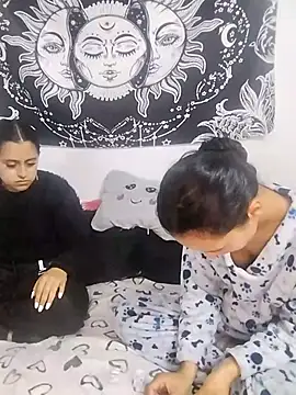 emily_n_abby Obrolan Langsung XXX