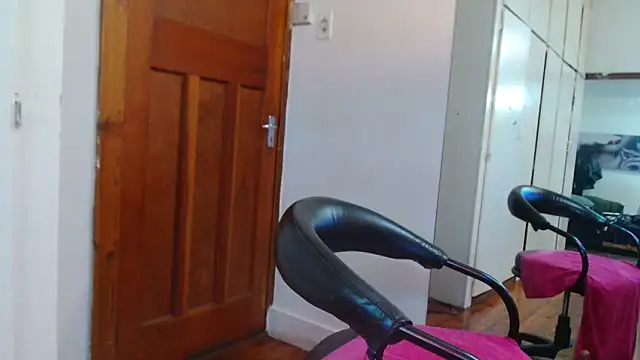 Moreish-06のライブXXXチャット