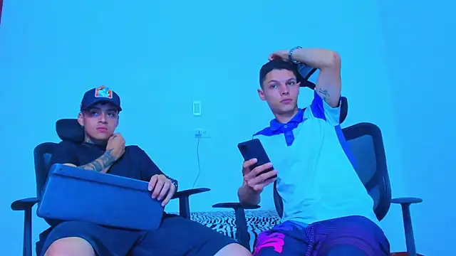 Thomas-Wil Live XXX Chat