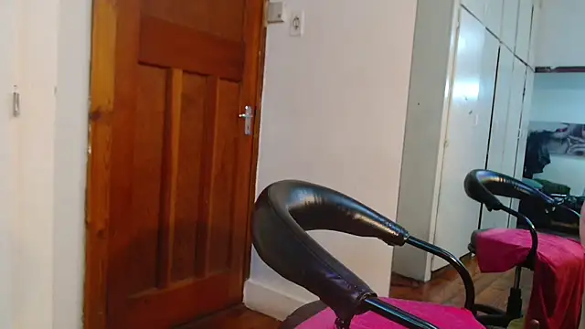 Moreish-06 élő XXX-chatje