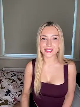 BlondeChiara's Live XXX Chat