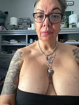 dieseldame1313 – Naživo XXX chat