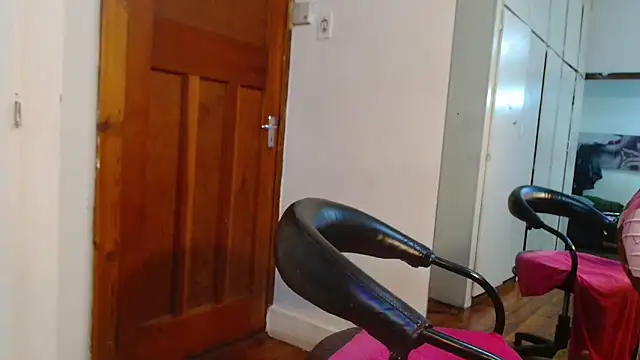 Moreish-06 Chat XXX in diretta