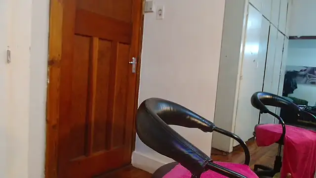 Moreish-06 Chat XXX in diretta