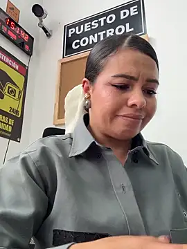 Ariana-07 live XXX chat