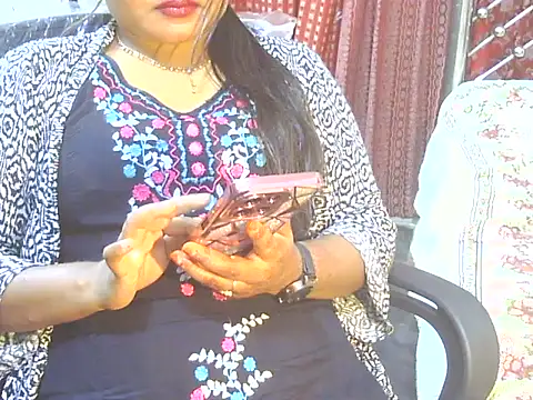 Nusrat_Faria Chat XXX live