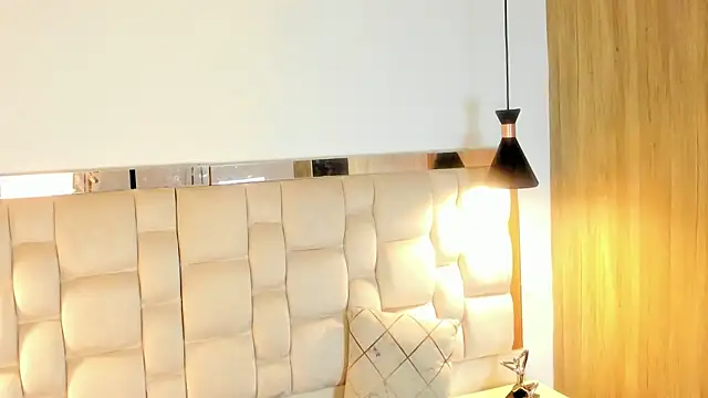 Helenn_Moore Adlı Modelin Canlı XXX Sohbeti