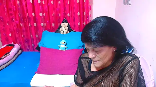 SLUTTYROXY: онлайн-секс-чат