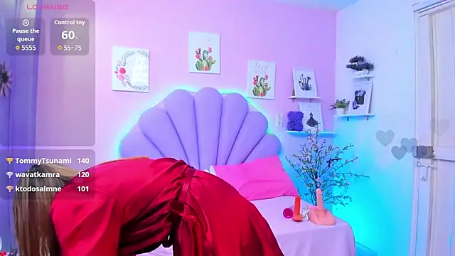 HannaPretthy: διαδικτυακό σόου στην κάμερα