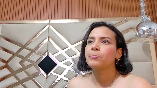 Chat +18 de Sluttyandmature ao vivo