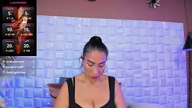 AmberJoyMilf 即時 XXX 聊天