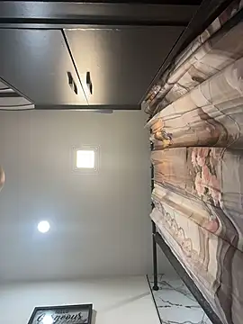 XXX chat uživo modela Mellyj053